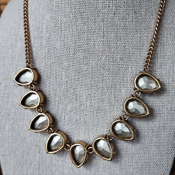 J. Crew Brand Signed 9 Teardrop Faceted Gold Flash Coating Statement Necklace - Picture 3 of 11